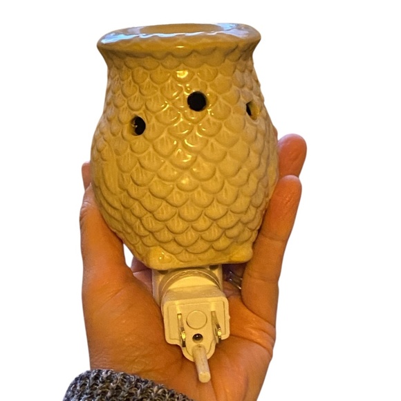 Ceramic Mini Owl plug in Candle Wax and Oil Warmer, night light - Picture 6 of 14